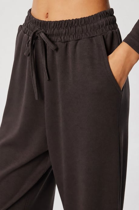 Zweiteiliges Set mit weitem Bein und Bluse mit Rundhalsausschnitt - Image 6