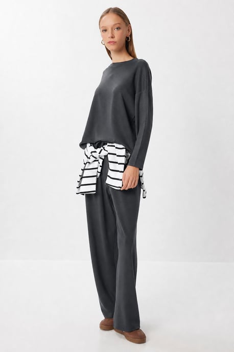Wide Leg Zweiteiliges Set mit Bluse mit Rundhalsausschnitt - Image 2