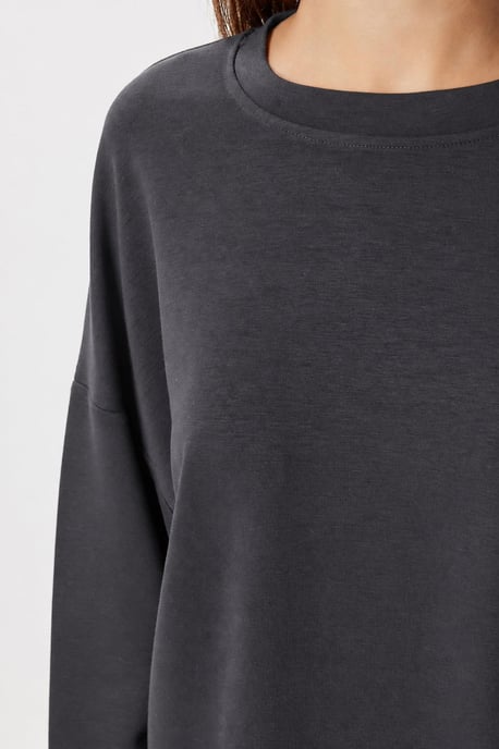 Wide Leg Zweiteiliges Set mit Bluse mit Rundhalsausschnitt - Image 4
