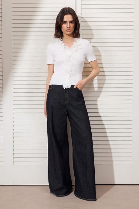 TRENDYOLMİLLA Damen Ecru Geblümt Kurz Tailliert Blusen - Image 6