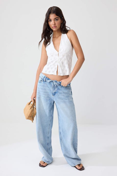 TRENDYOLMİLLA Damen Ecru Einfarbig Ärmellos Tailliert Blusen - Image 4