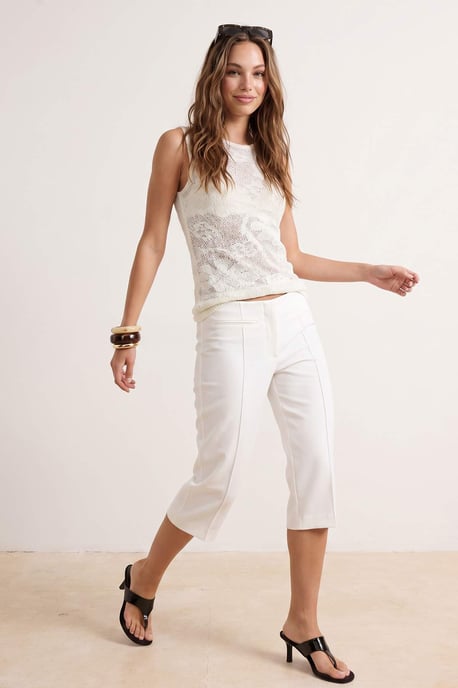 TRENDYOLMİLLA Damen Ecru Geblümt Ärmellos Tailliert Blusen - Image 6