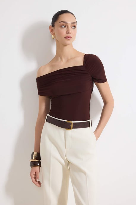 TRENDYOLMİLLA Damen Braun Einfarbig Kurz Tailliert Blusen - Image 1