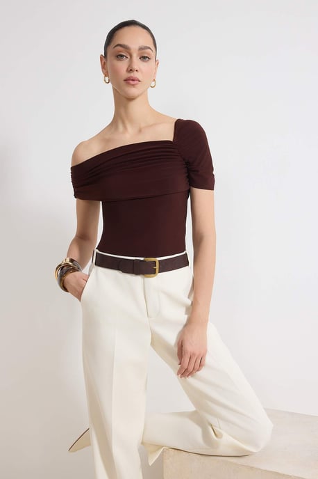 TRENDYOLMİLLA Damen Braun Einfarbig Kurz Tailliert Blusen - Image 4