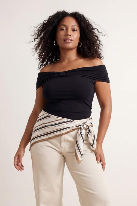 Trendyol Curve Damen Schwarz Einfarbig Ärmellos Tailliert Große Größen Blusen - Image 6