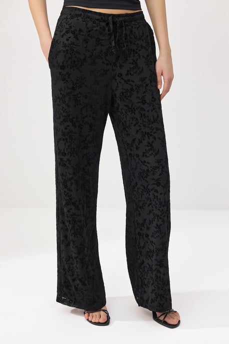 TRENDYOLMİLLA Damen Schwarz Geblümt Weites Bein Normale Taille Hosen - Image 2