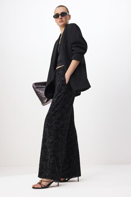 TRENDYOLMİLLA Damen Schwarz Geblümt Weites Bein Normale Taille Hosen - Image 4