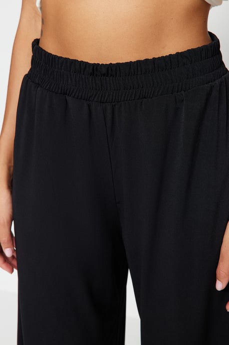 TRENDYOLMİLLA Damen Schwarz Einfarbig Weites Bein Normale Taille Hosen - Image 3