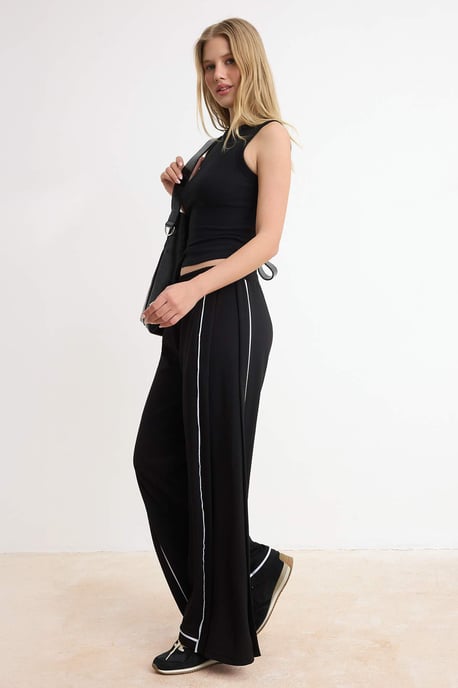 TRENDYOLMİLLA Damen Schwarz Einfarbig Weites Bein Normale Taille Hosen - Image 4