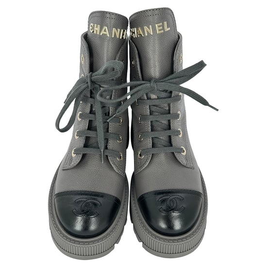Chanel CC Schnürstiefel aus grauem Leder - Image 1