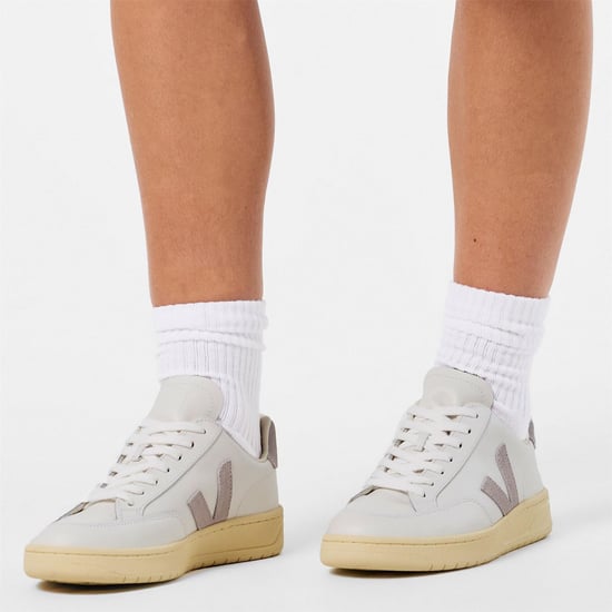 Veja VEJA V Leather Court Sneaker für Damen in Weiß/Grau - Image 3