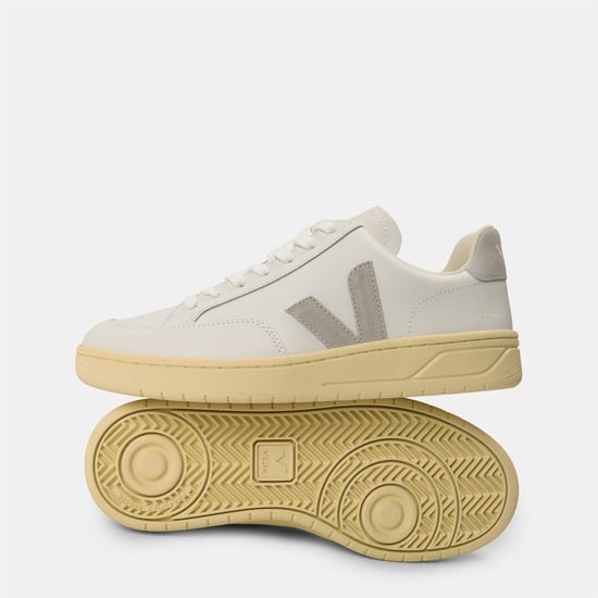 Veja VEJA V Leather Court Sneaker für Damen in Weiß/Grau - Image 4