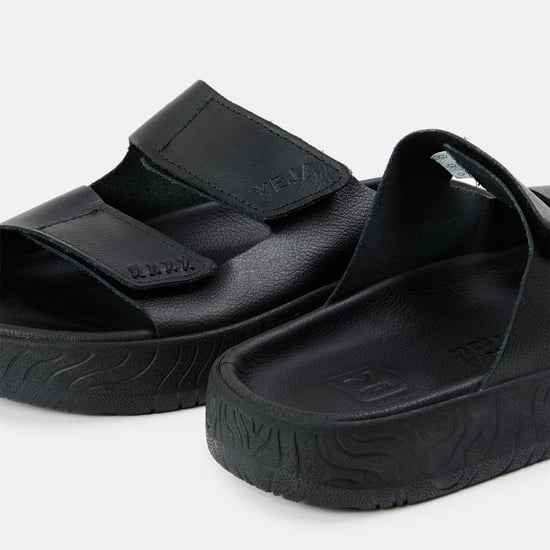 Damen VEJA Etna Lederflache Sandalen in Full Black - Image 3