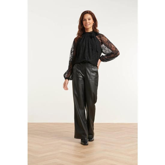 Smashed Lemon Bluse mit Spitzenprint und Bindekragen | - Image 4