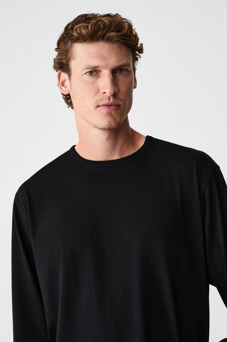 Geripptes T-Shirt mit Rundhalsausschnitt und langen Ärmeln - Image 3