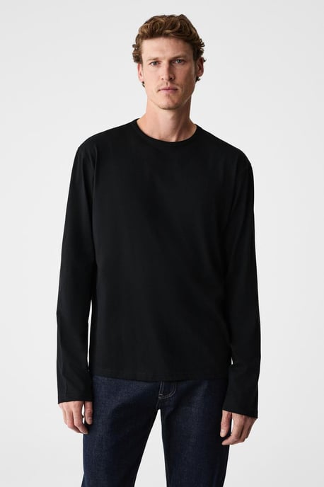 Geripptes T-Shirt mit Rundhalsausschnitt und langen Ärmeln - Image 4
