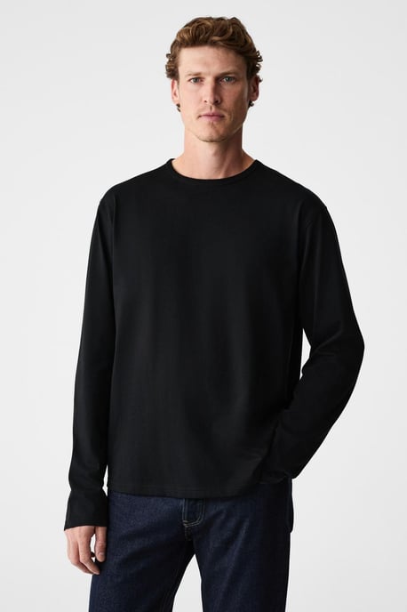 Geripptes T-Shirt mit Rundhalsausschnitt und langen Ärmeln - Image 5