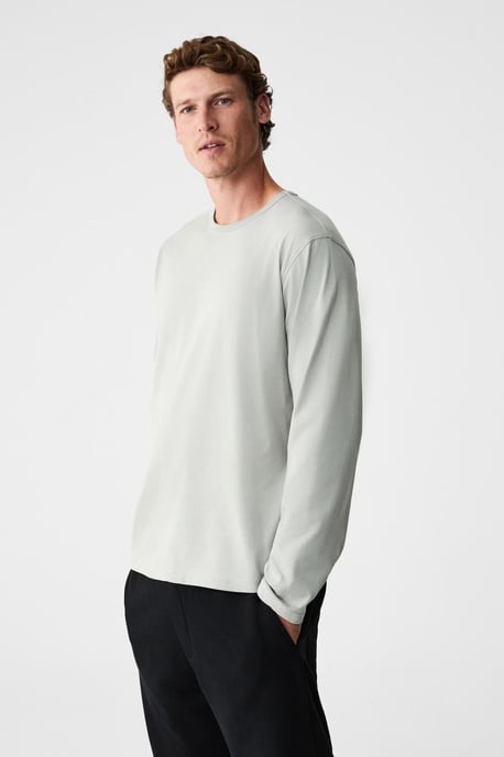 Geripptes T-Shirt mit Rundhalsausschnitt und langen Ärmeln - Image 2