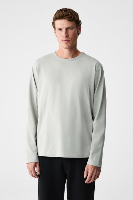 Geripptes T-Shirt mit Rundhalsausschnitt und langen Ärmeln - Image 3