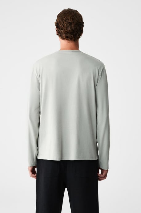 Geripptes T-Shirt mit Rundhalsausschnitt und langen Ärmeln - Image 6
