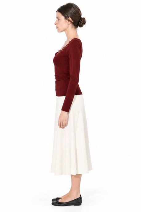Bluse mit V-Ausschnitt und Spitzendetails - Image 2