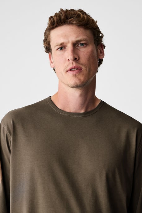 Geripptes Langarm-T-Shirt mit Rundhalsausschnitt - Image 2