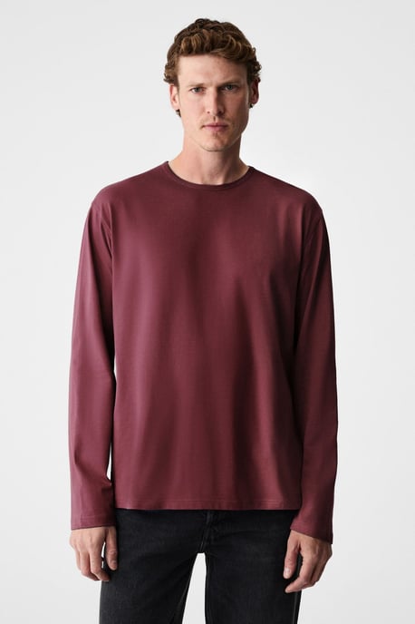 Geripptes T-Shirt mit Rundhalsausschnitt und langen Ärmeln - Image 1