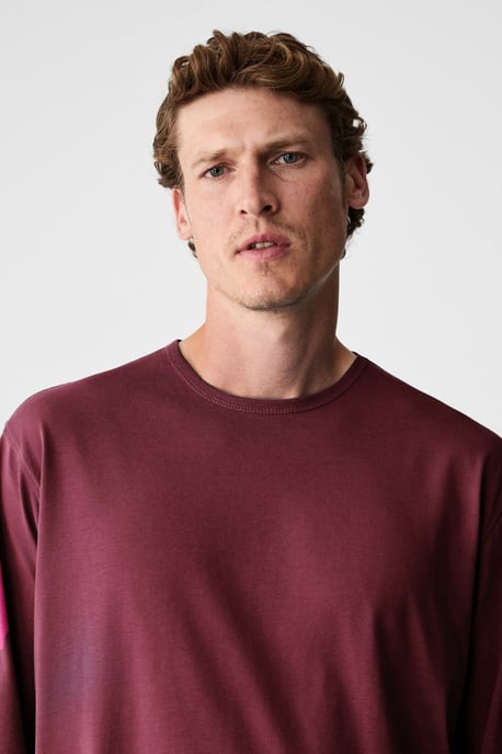 Geripptes T-Shirt mit Rundhalsausschnitt und langen Ärmeln - Image 2