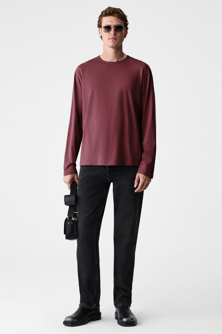 Geripptes T-Shirt mit Rundhalsausschnitt und langen Ärmeln - Image 5