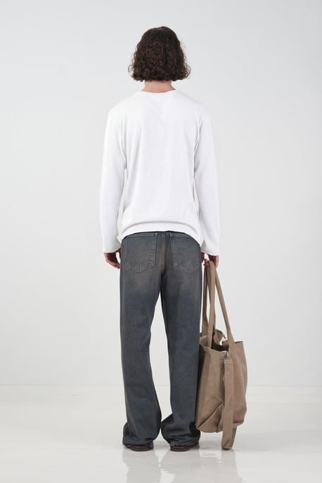 T-Shirt aus Baumwolle mit Knopfdetails und Rundhalsausschnitt - Image 4