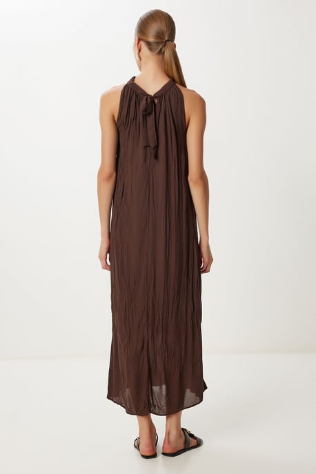 Strukturiertes Midikleid mit Halterneck-Kragen - Image 5