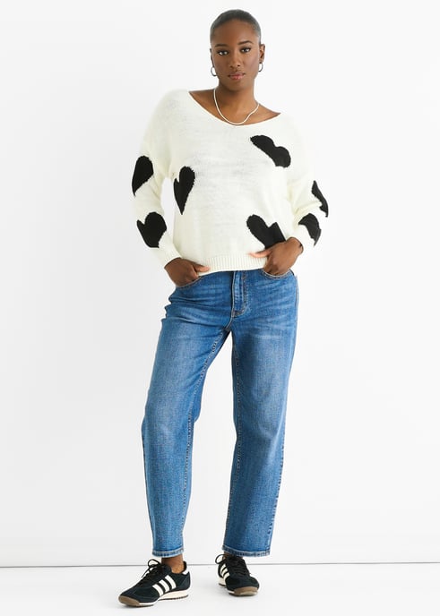 Weißer Pullover mit V-Ausschnitt und übergroßem Herzmuster - Image 1
