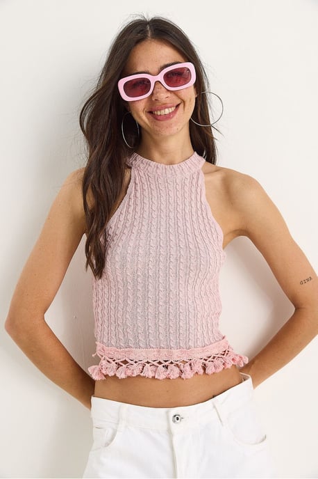 Strukturierte Halterneck-Fitted-Crop-Bluse - Image 3