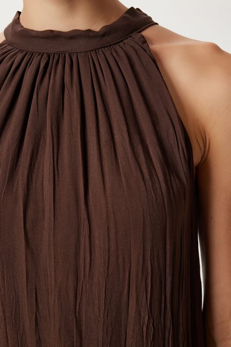 Strukturiertes Midikleid mit Halterneck-Kragen - Image 4