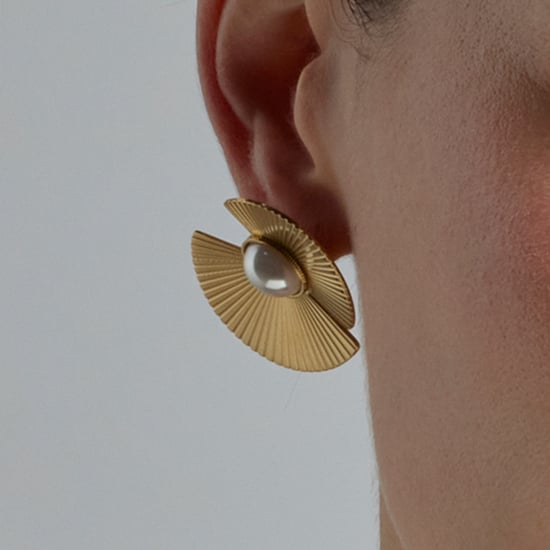 Luxenter weiße Perlenohrringe aus 18K Gelbgold - Lessa - Image 3