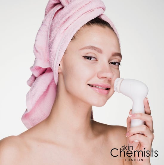 skinChemists Hochwertige Gesichts- und Körperreinigungsbürste – 4 Bürstenköpfe - Image 2