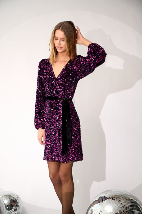 Teagan Wickelkleid in Schwarz/Rot - Image 4