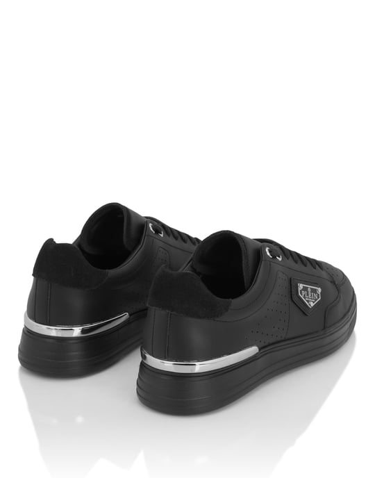 Low-Top Sneakers Triangle - Image 3