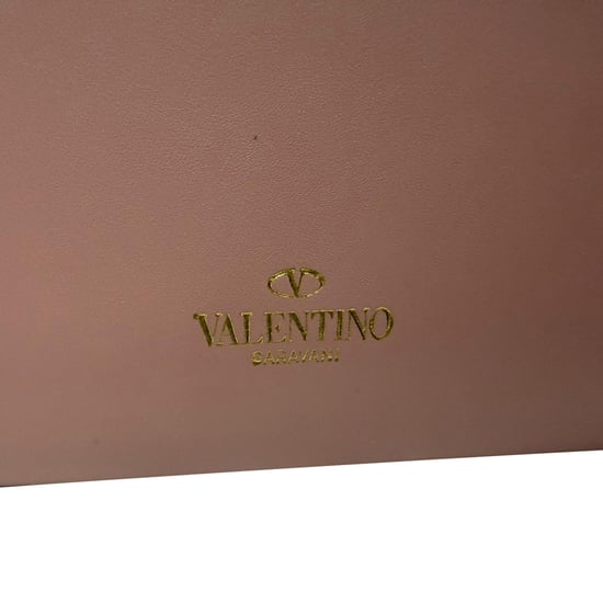 Valentino Garavani Rockstud Flap Continental Handgelenktasche aus rosafarbenem Leder - Image 2