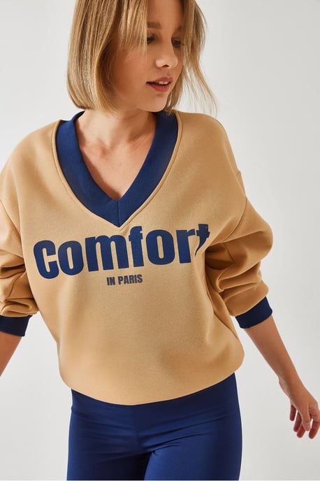 V-Ausschnitt Strick-Sweatshirt mit Motto-Print - Image 2