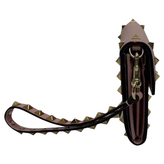 Valentino Garavani Rockstud Flap Continental Handgelenktasche aus rosafarbenem Leder - Image 4