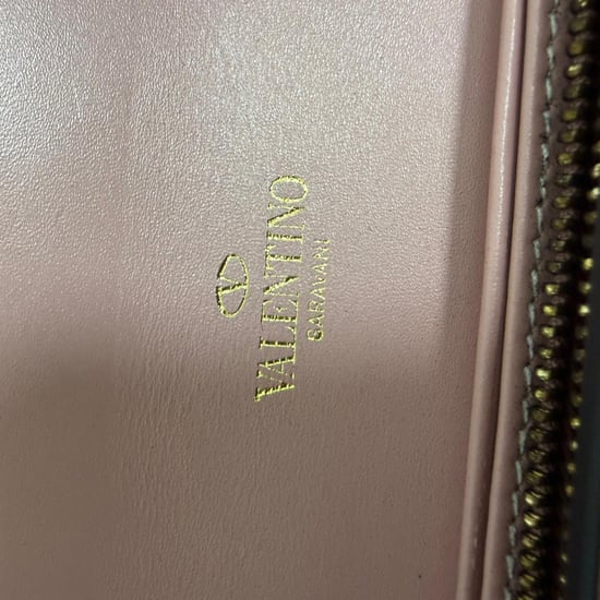 Valentino Garavani Rockstud Flap Continental Handgelenktasche aus rosafarbenem Leder - Image 6