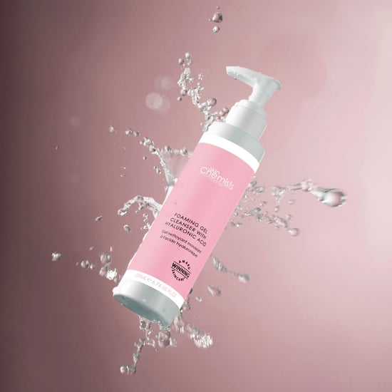 skinChemists Schäumendes Gel-Reinigungsmittel mit Hyaluronsäure 200ml - Image 2