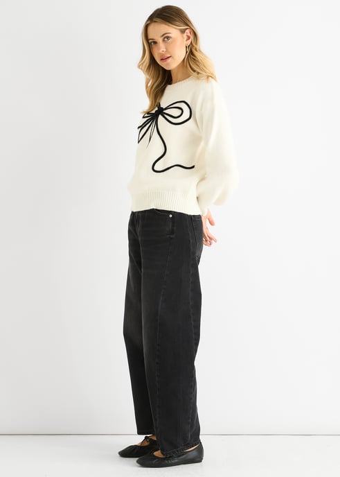 Cremefarbener Pullover mit kontrastierendem Schleifenmuster in Übergröße - Image 3