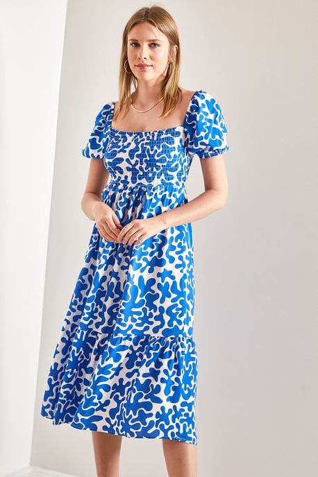 Gegürtetes Midikleid mit quadratischem Kragen - Image 4